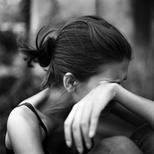 Những hình ảnh cô gái buồn khóc sẽ khiến bạn cảm nhận được sự đau buồn và cô đơn của người phụ nữ khi đã đối diện với những chuyện không vui trong cuộc sống. Hãy tìm hiểu và thấu hiểu tình cảm của con người với những hình ảnh này.