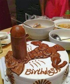bánh sinh nhật buồn cười